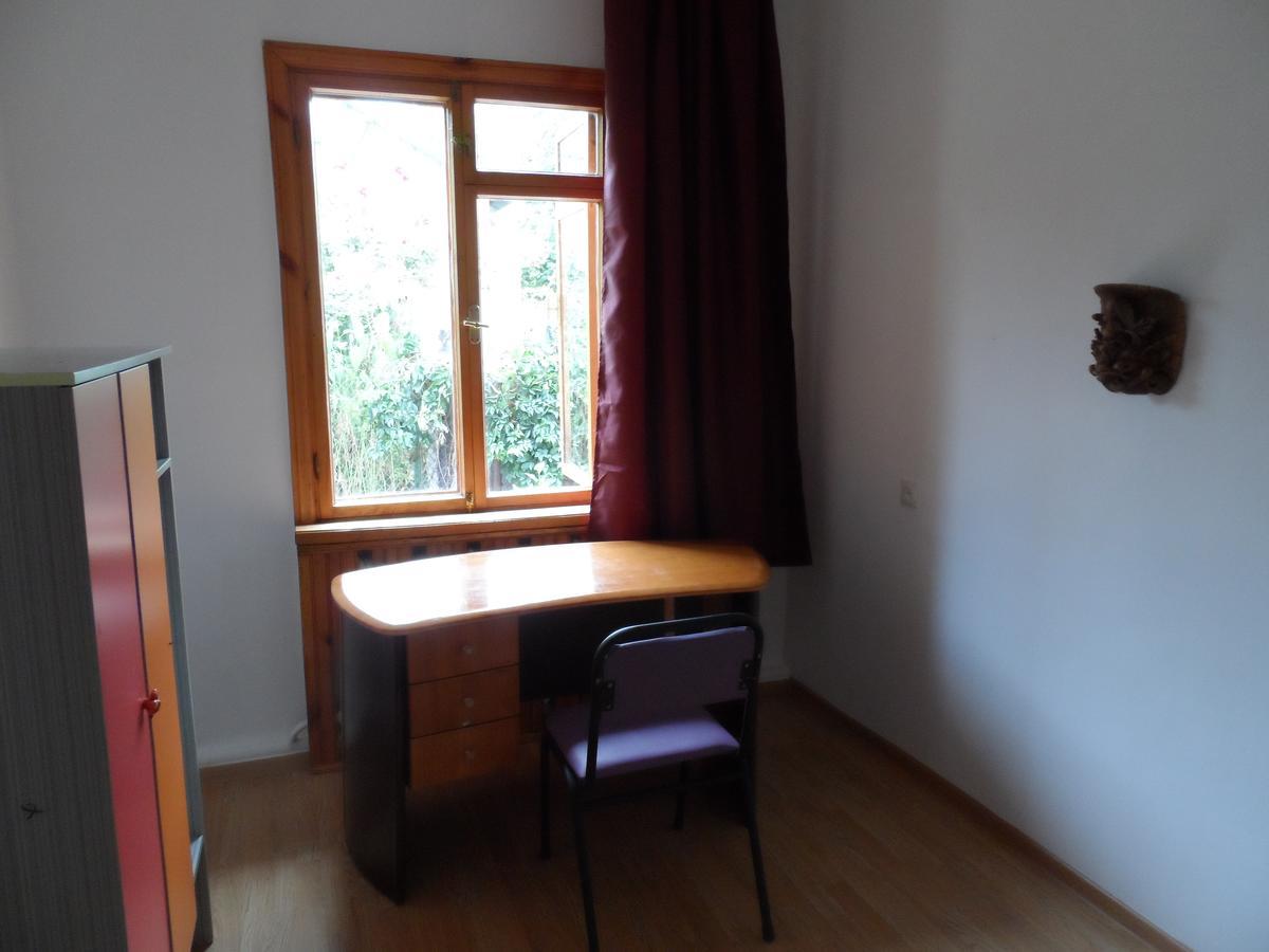 Freedom Hostel Алмати Екстер'єр фото