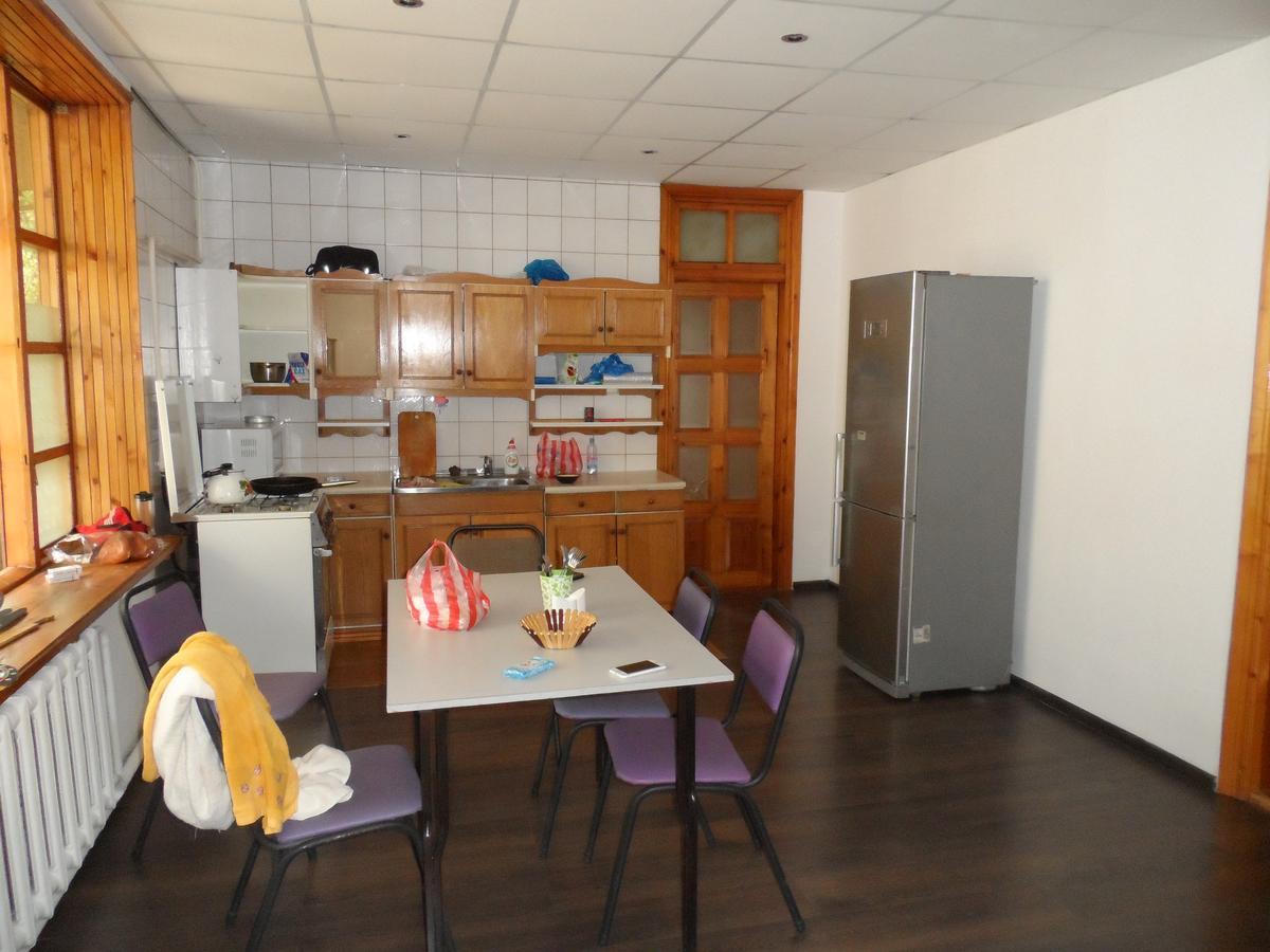 Freedom Hostel Алмати Екстер'єр фото