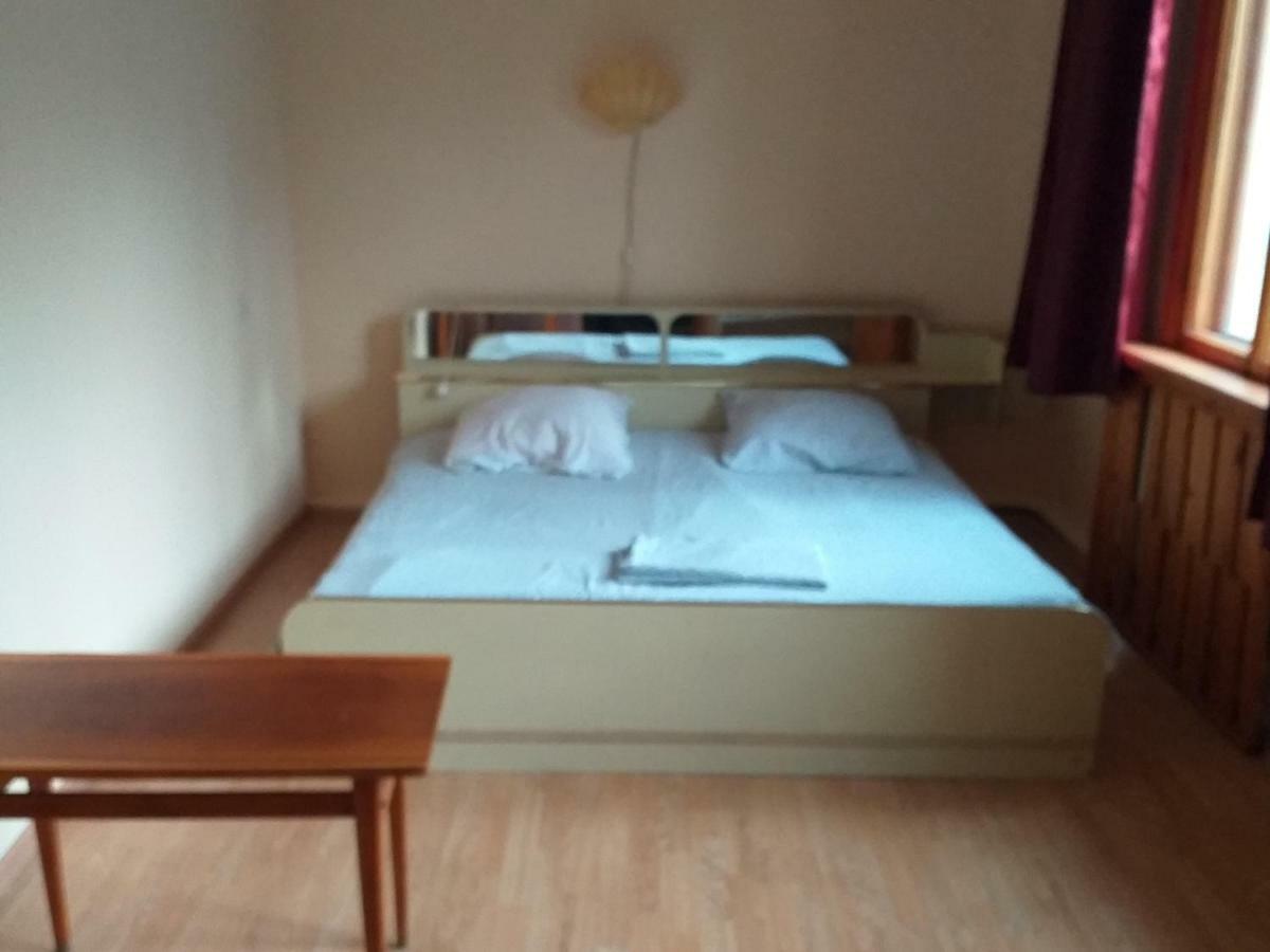 Freedom Hostel Алмати Екстер'єр фото